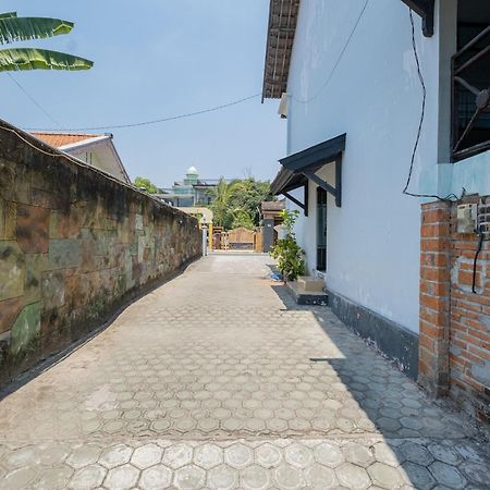 Reddoorz Syariah At Jalan Sunan Giri Tuban Tuban (Java) Exterior foto