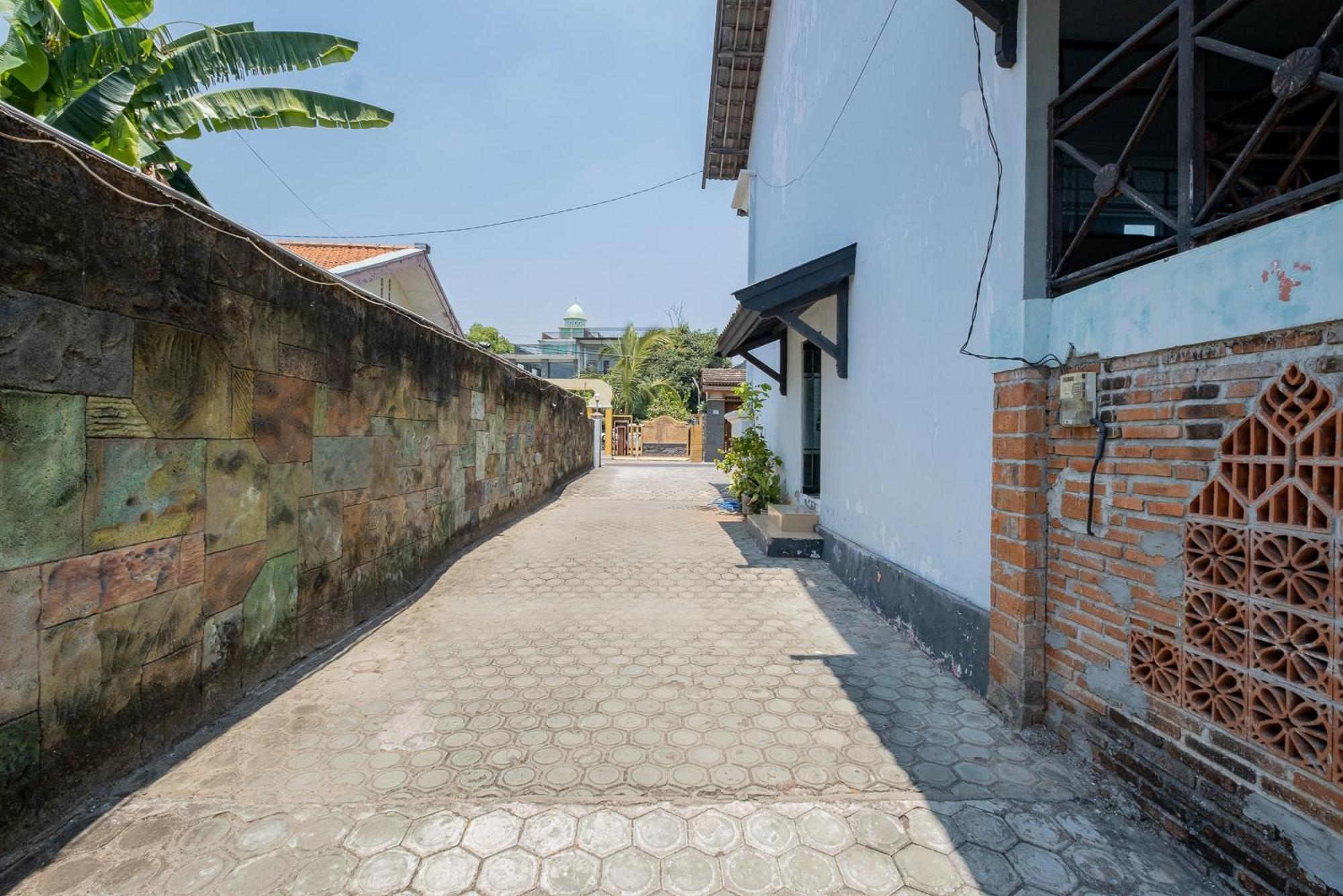 Reddoorz Syariah At Jalan Sunan Giri Tuban Tuban (Java) Exterior foto